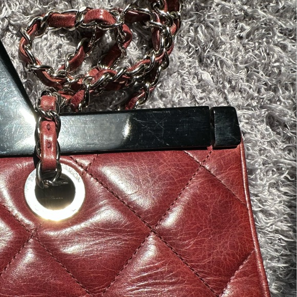 Preowned - CHANEL
Glazed Calfskin Quilted Small CC Delivery Tote Burgundy - Picture 14 of 16